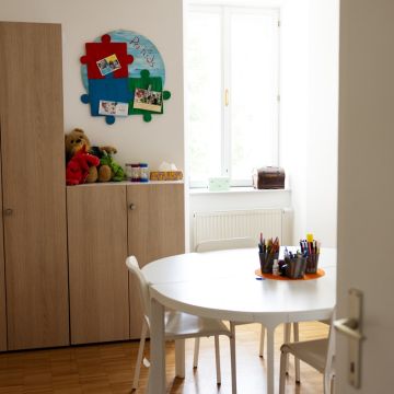 liebevoll eingerichteter, heller Mal- und Kreativbereich im Zentrum Pro:You